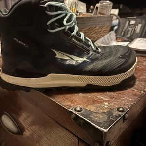 Altra “Lone Peak all-wthr 2 women’s shoes